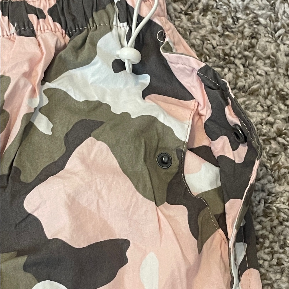 Women’s XL Camouflage Cargo Pants - Picture 9 of 14